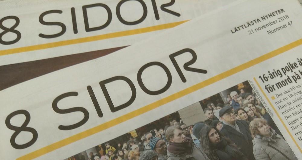 Några exemplar av tidningen 8 Sidor